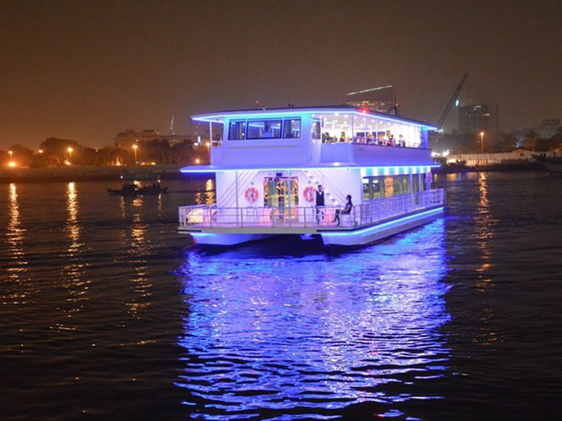 Catamaran Dhow Cruise in Dubai Marina 4